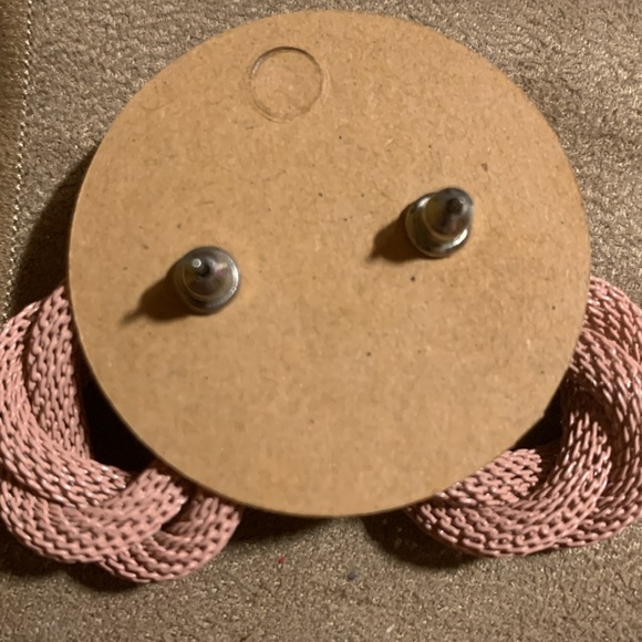 ⭐️2/$10⭐️ Pink and silver Twisted knot earrings-BRAND NEW - Picture 2 of 4